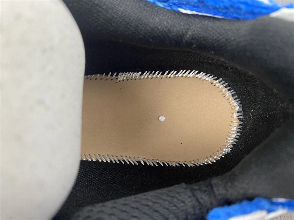 Balenciaga RUNNER SNEAKER  677403W3RB34912