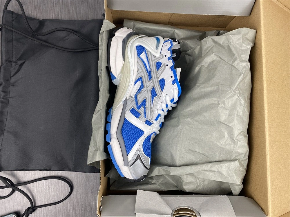 Balenciaga RUNNER SNEAKER  677403W3RB34912