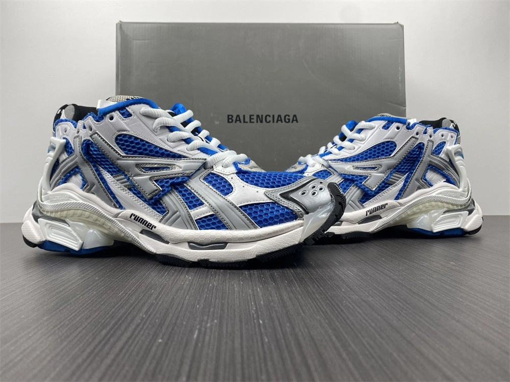 Balenciaga RUNNER SNEAKER  677403W3RB34912