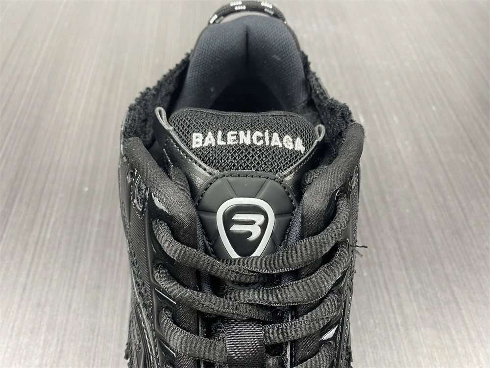 Balenciaga RUNNER SNEAKER 677403W3RA91000