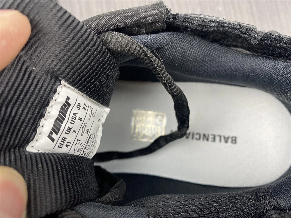 Balenciaga RUNNER SNEAKER 677403W3RA91000