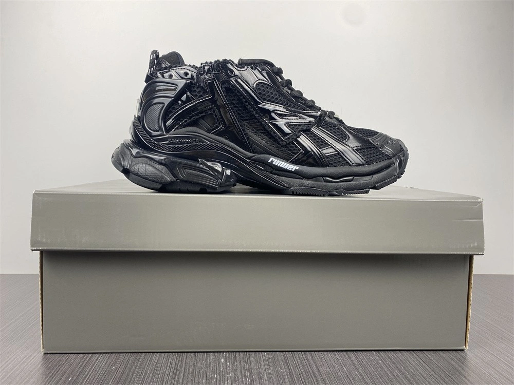 Balenciaga RUNNER SNEAKER 677403W3RA91000