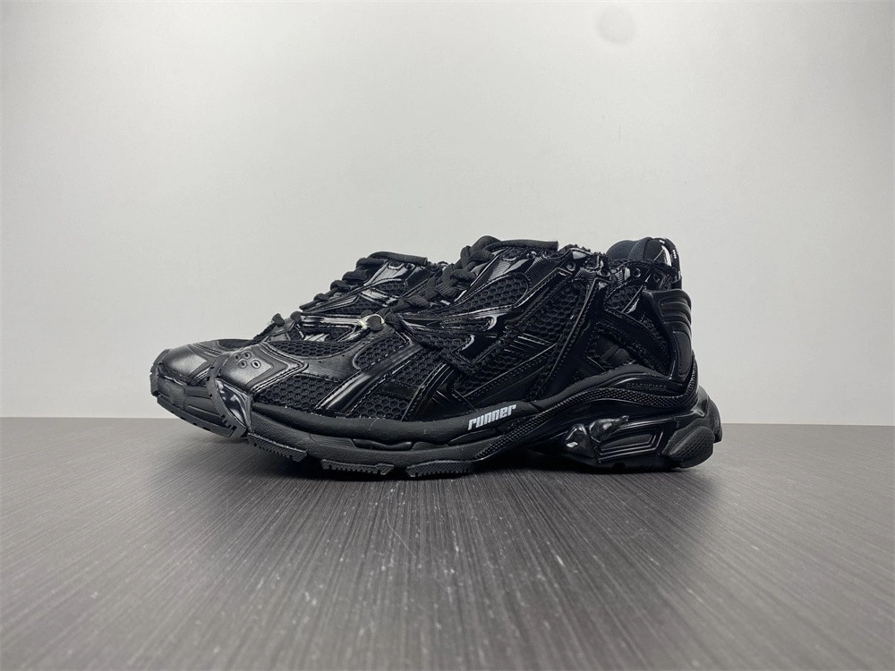 Balenciaga RUNNER SNEAKER 677403W3RA91000