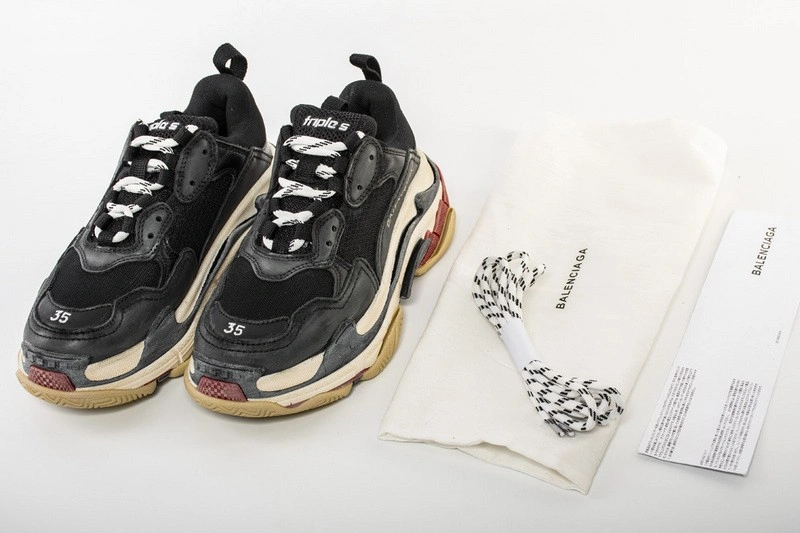 Balenciaga Triple S  533882W09011000
