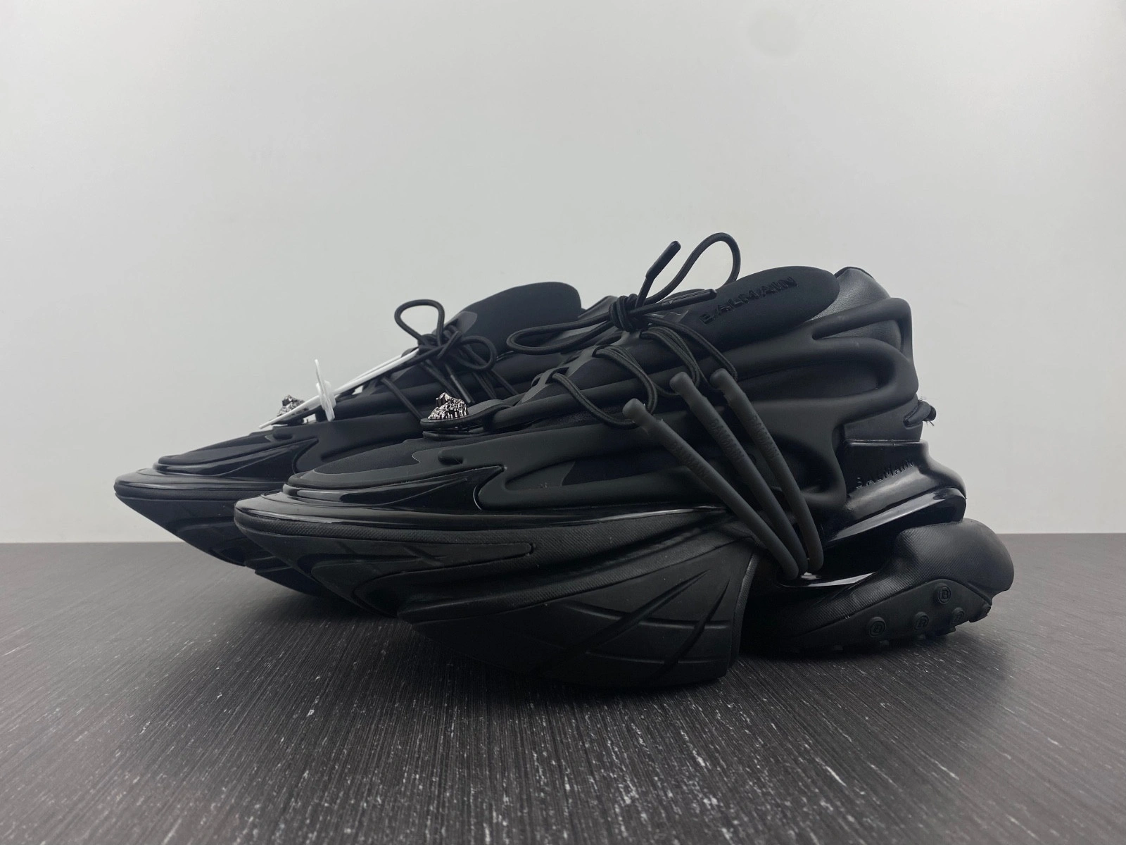 Balmain Leather Unicorn low-top sneakers Black Men YM1VJ309-KNSC