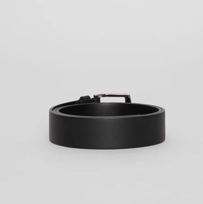 Burberry Grain leather belt W22530