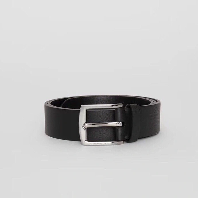 Burberry Grain leather belt W22530
