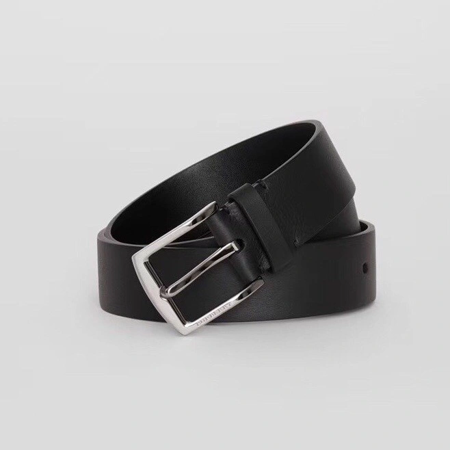 Burberry Grain leather belt W22530