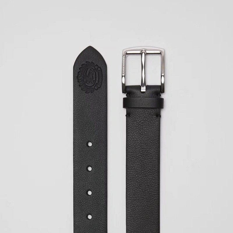 Burberry Grain leather belt W22530