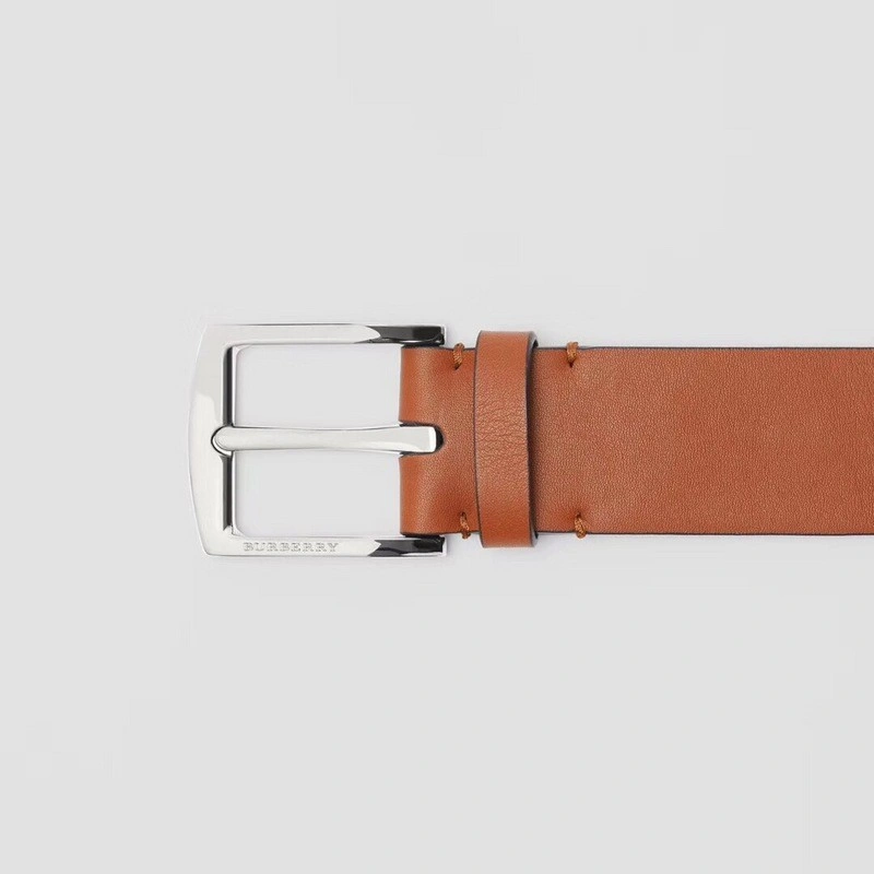 Burberry Grain leather belt W22530