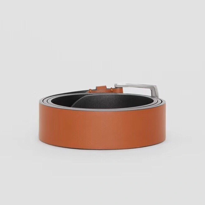 Burberry Grain leather belt W22530