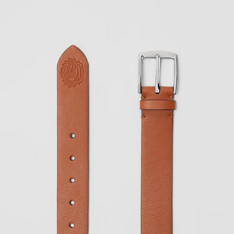 Burberry Grain leather belt W22530