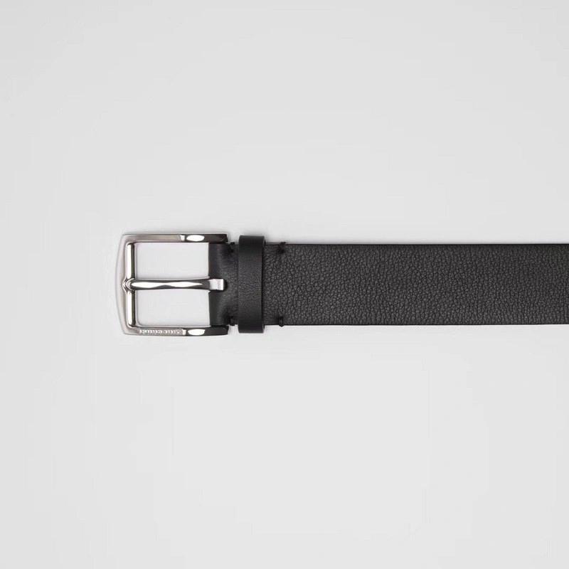Burberry Grain leather belt W22530