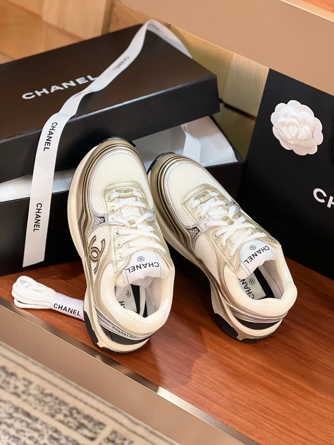 Cane sneakers