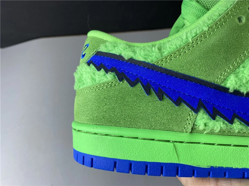 Dead x Nike SB Dunk Low“ Green Bear”   CJ5378-300