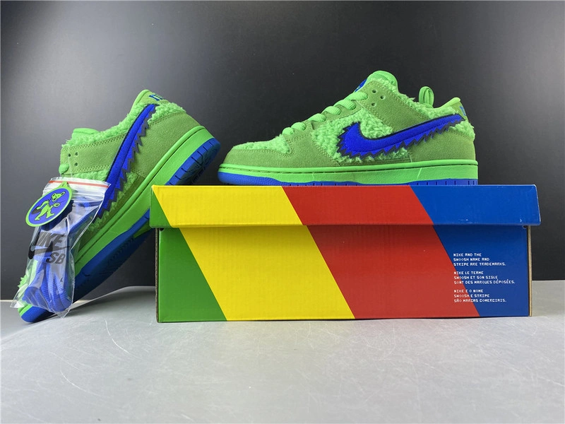 Dead x Nike SB Dunk Low“ Green Bear”   CJ5378-300