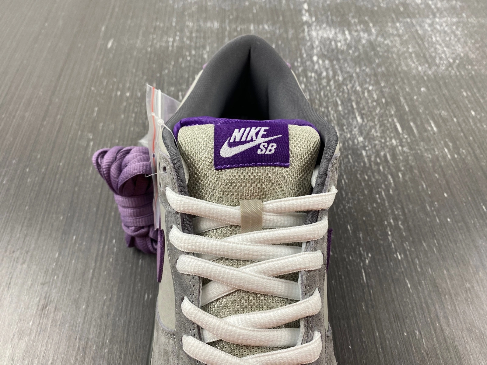 Dunk SB Low Purple Pigeon   304292-051