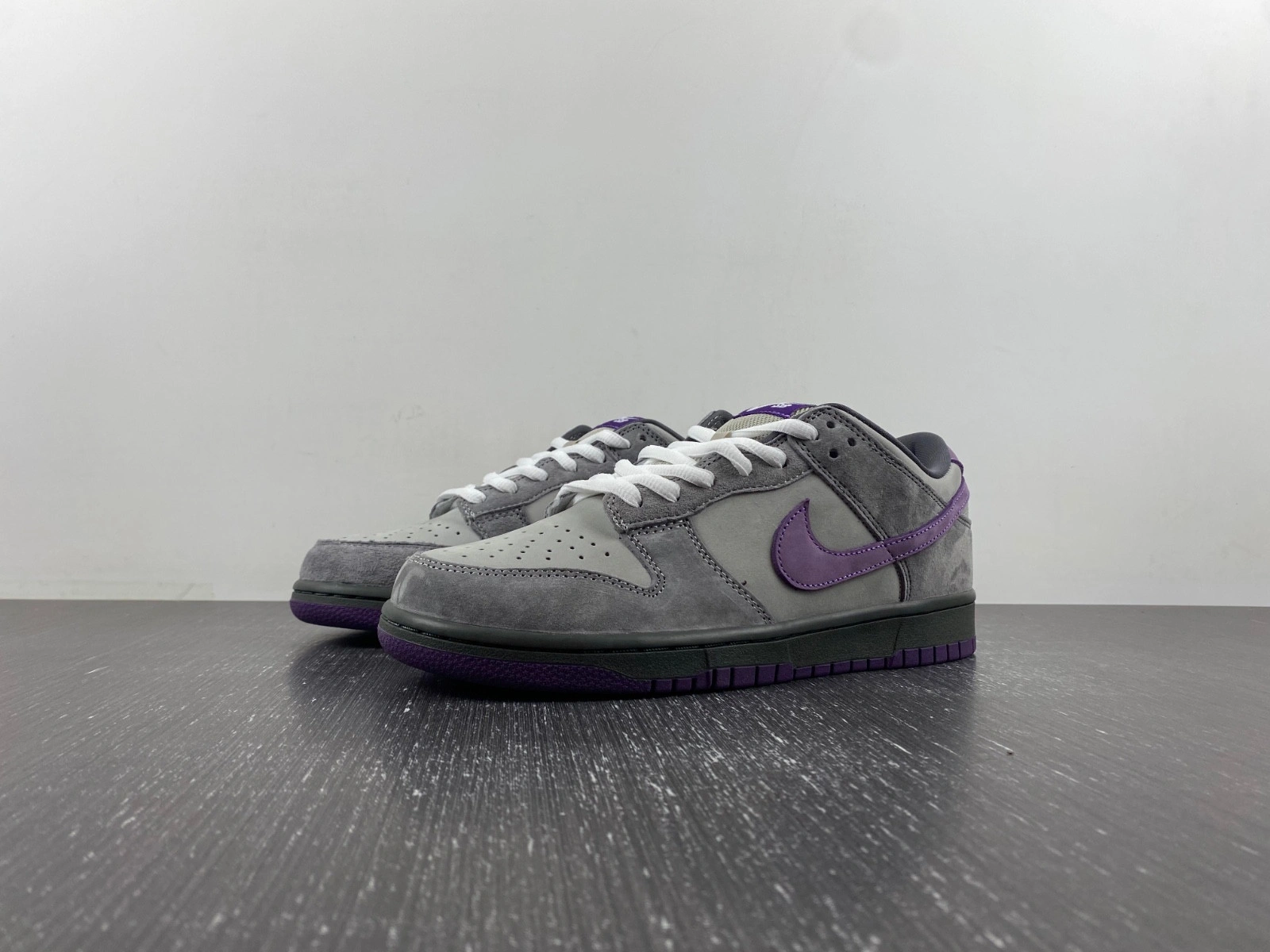 Dunk SB Low Purple Pigeon   304292-051