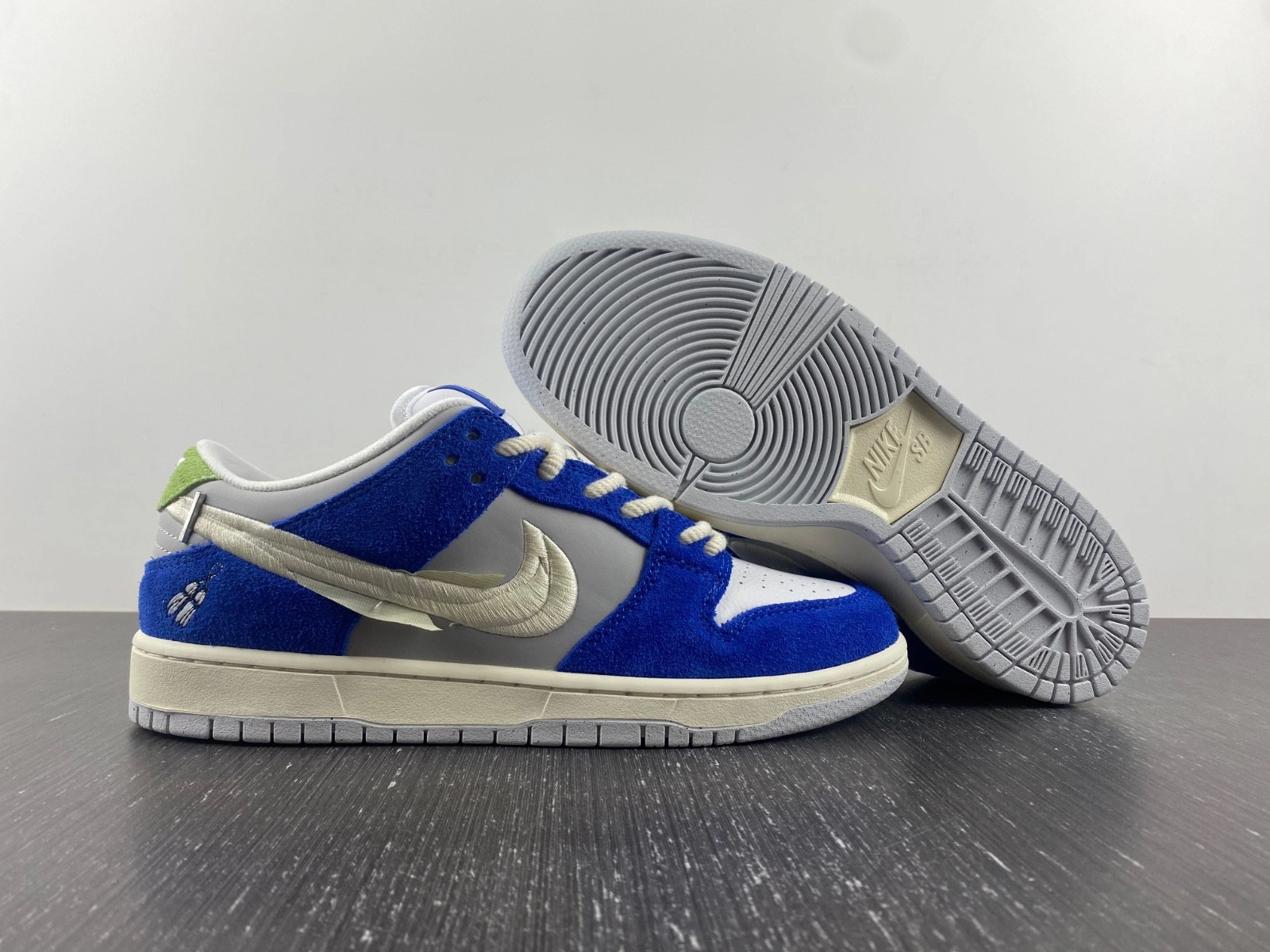Fly Streetwear Nike SB Dunk Low - DQ5130-400
