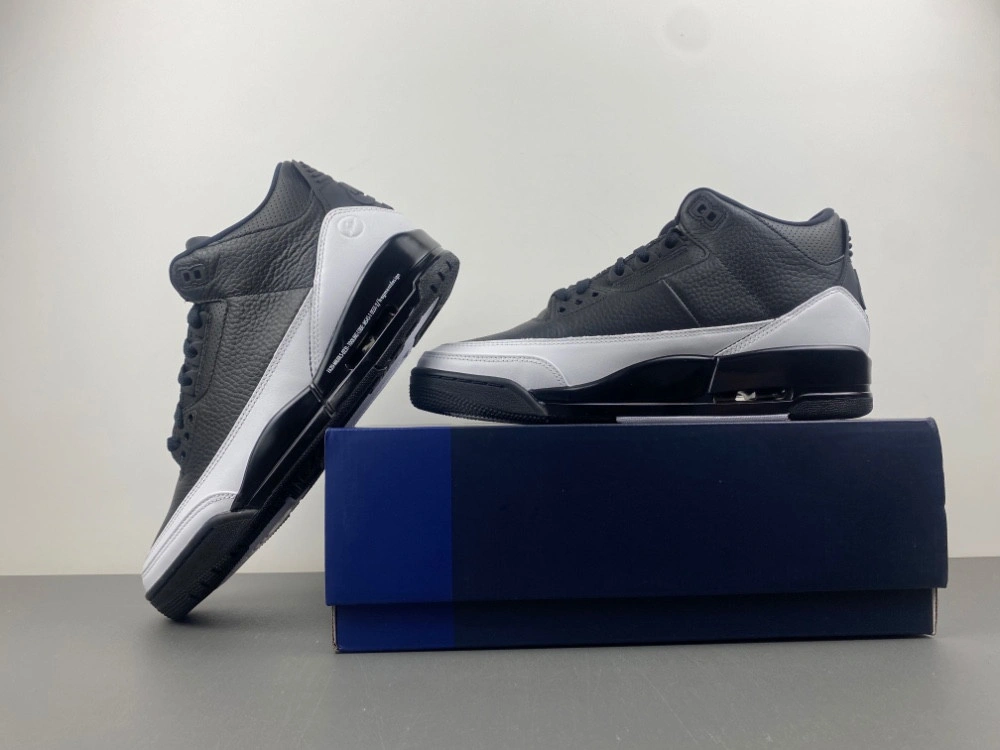 Fragment Design x Air Jordan 3  DA3595-100