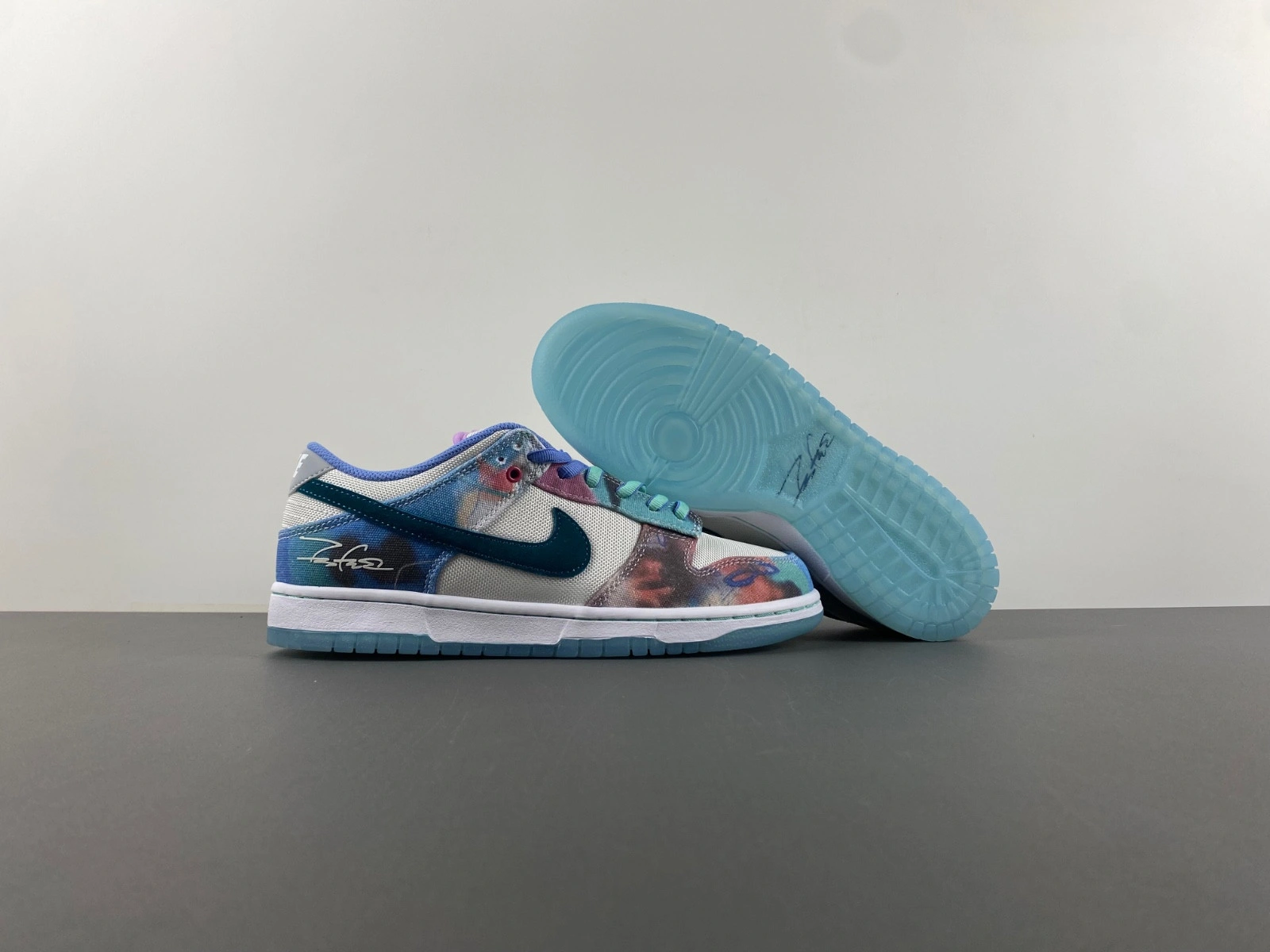 Futura Laboratories x Nike SB Dunk Low HF6061-400