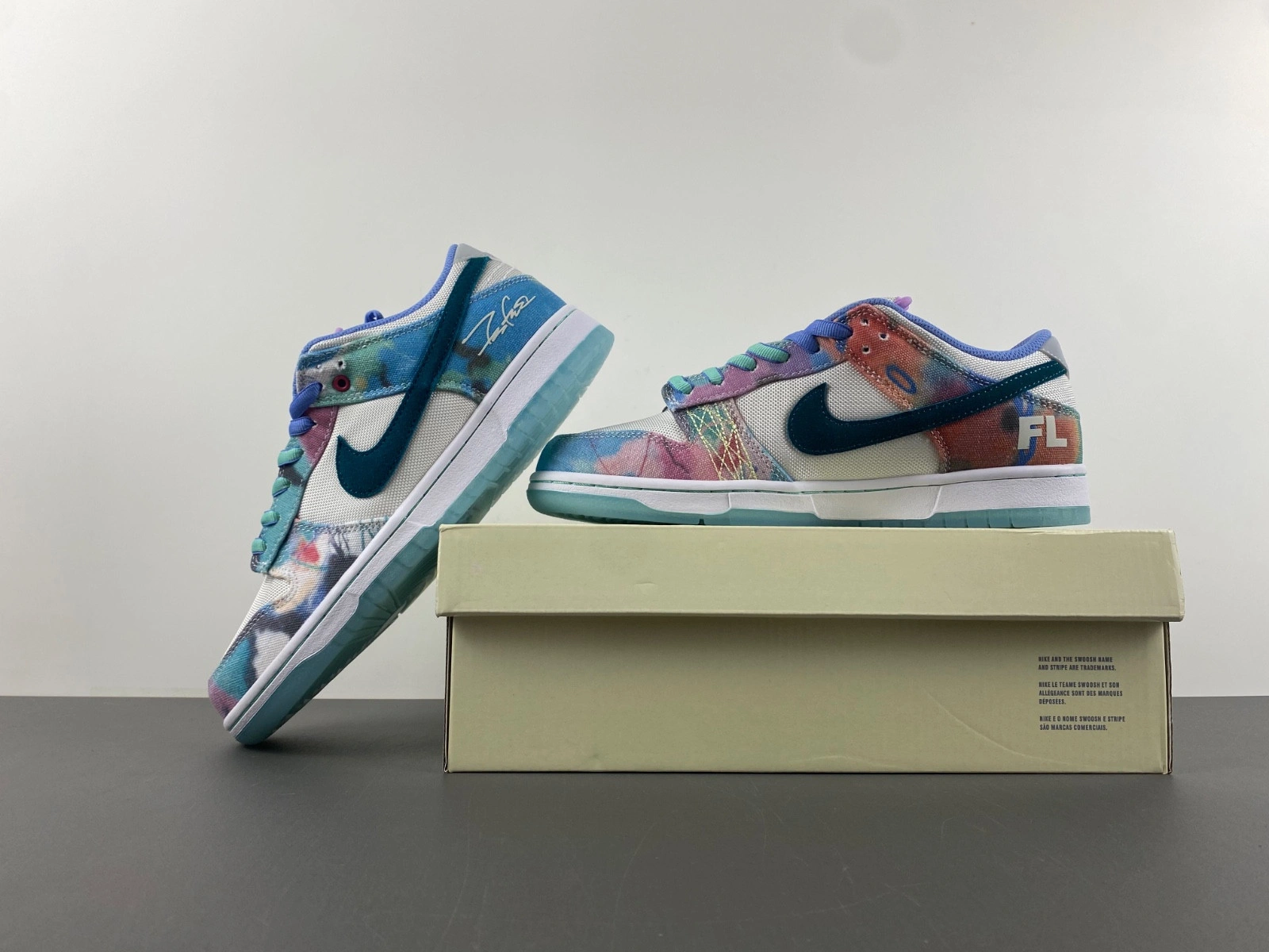 Futura Laboratories x Nike SB Dunk Low HF6061-400