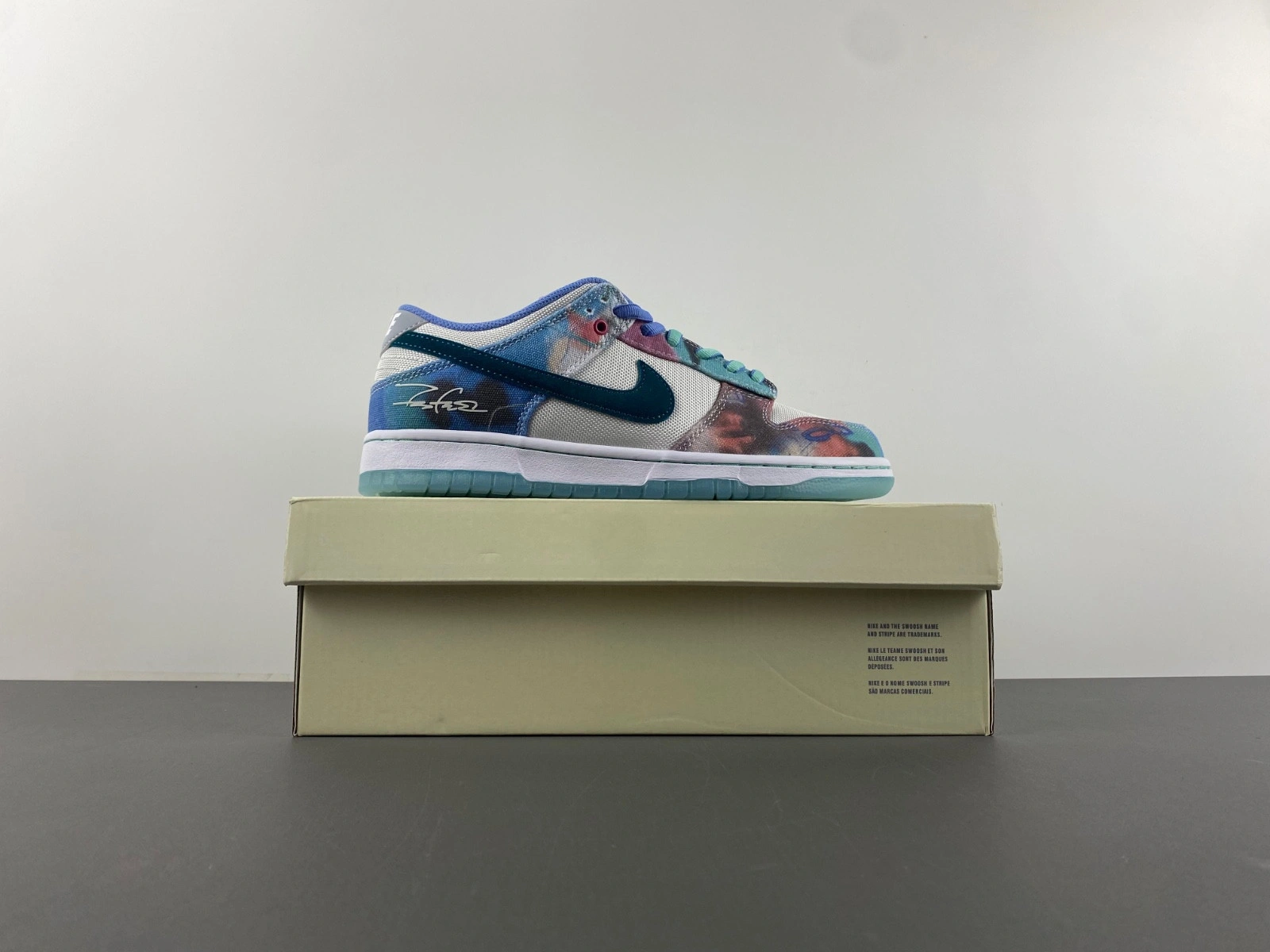 Futura Laboratories x Nike SB Dunk Low HF6061-400
