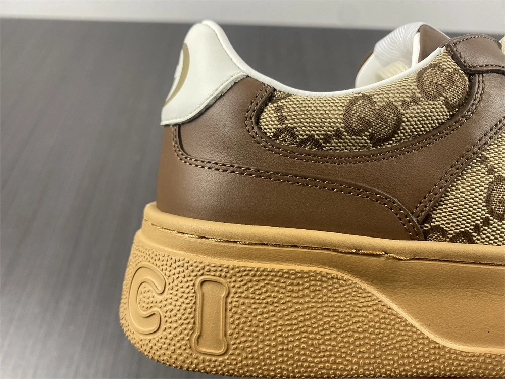 GC LOW-TOP SNEAKER GC18