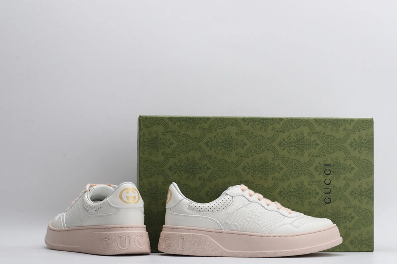 GC Low-Top Sneaker GC14