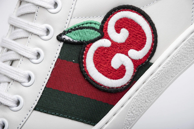 GUCCI  LOW-TOP SNEAKER WHITE  WITH APPLE