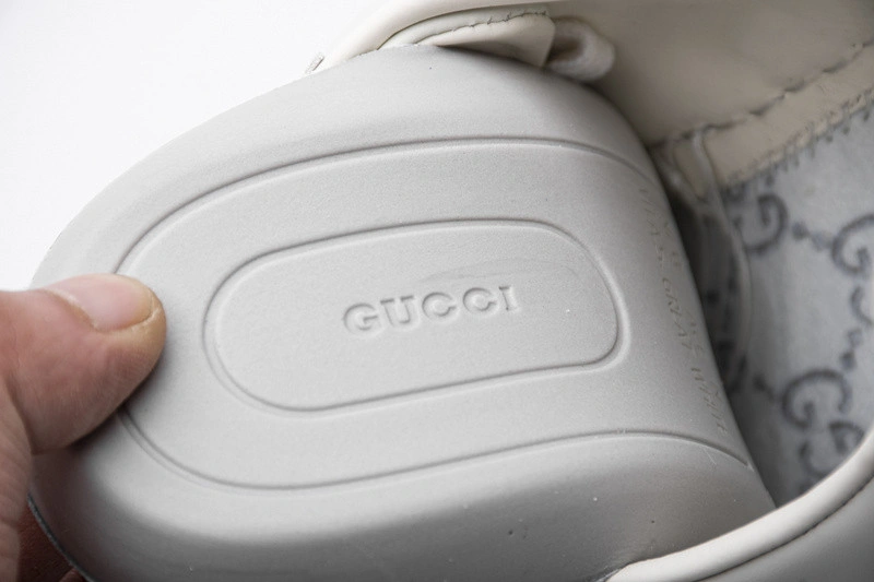 GUCCI  LOW-TOP SNEAKER WHITE  WITH APPLE