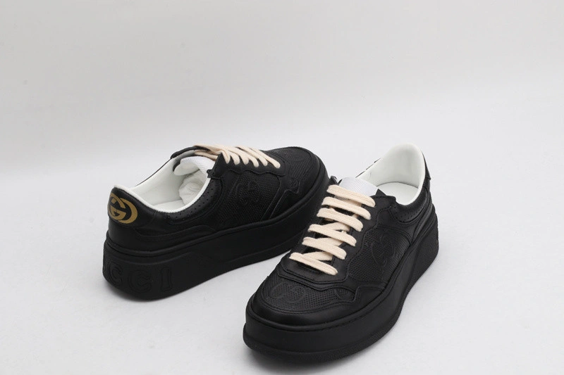 GUCCI  SNEAKER