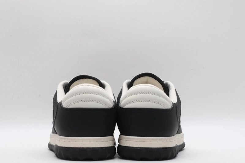 GUCCI  SNEAKER