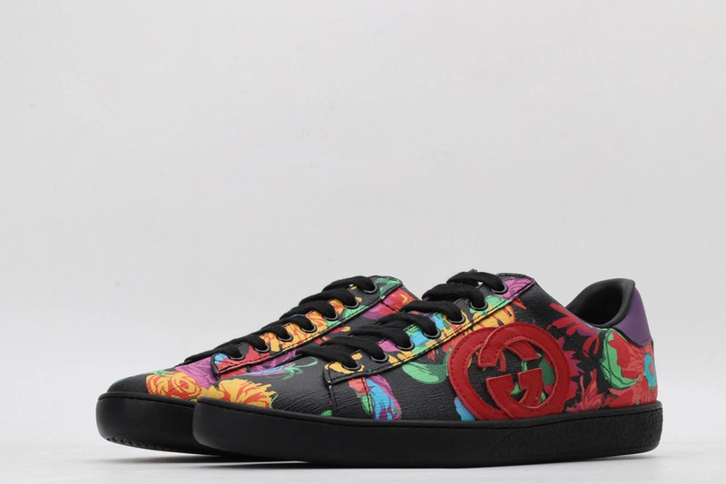 GUCCI  SNEAKER