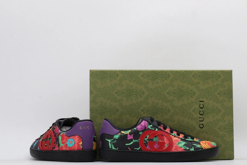 GUCCI  SNEAKER