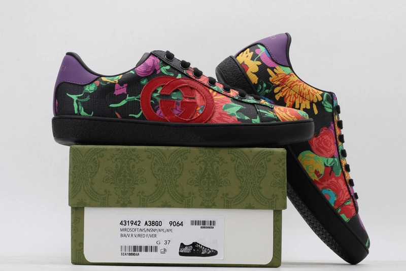 GUCCI  SNEAKER