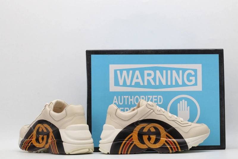 GUCCI  SNEAKER