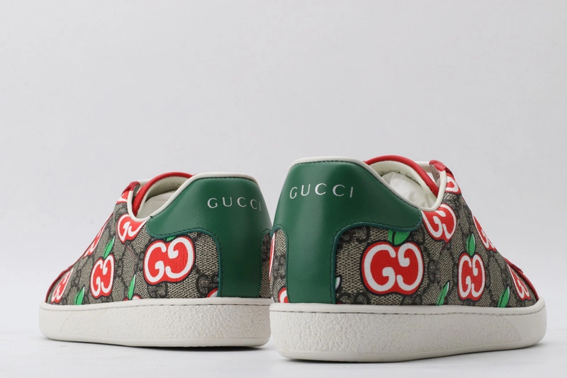 GUCCI  SNEAKER