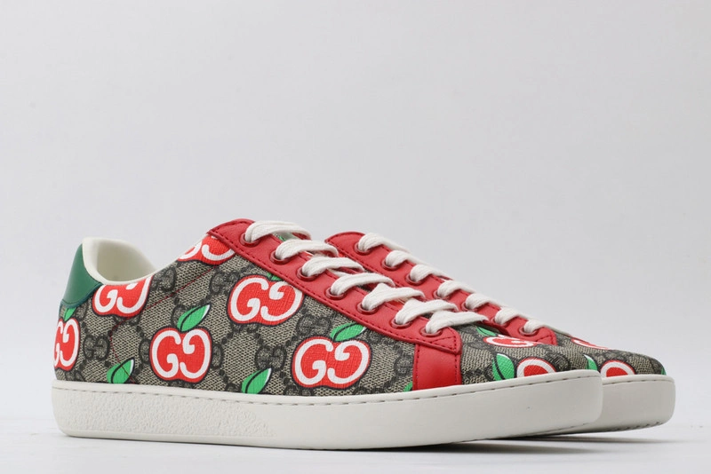 GUCCI  SNEAKER