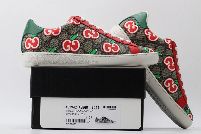 GUCCI  SNEAKER