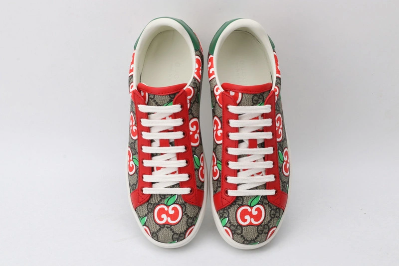 GUCCI  SNEAKER