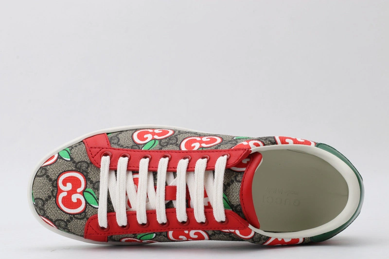 GUCCI  SNEAKER