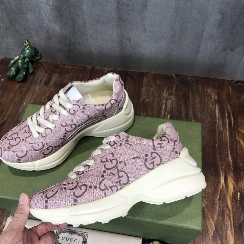GUCCI  SNEAKER