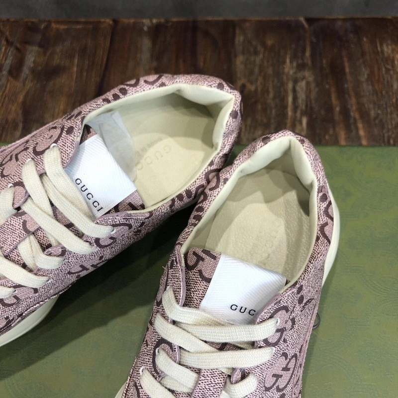 GUCCI  SNEAKER
