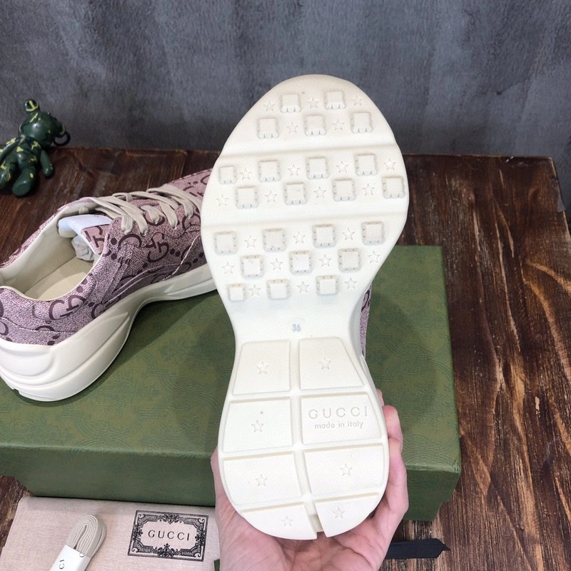 GUCCI  SNEAKER