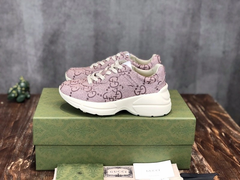 GUCCI  SNEAKER