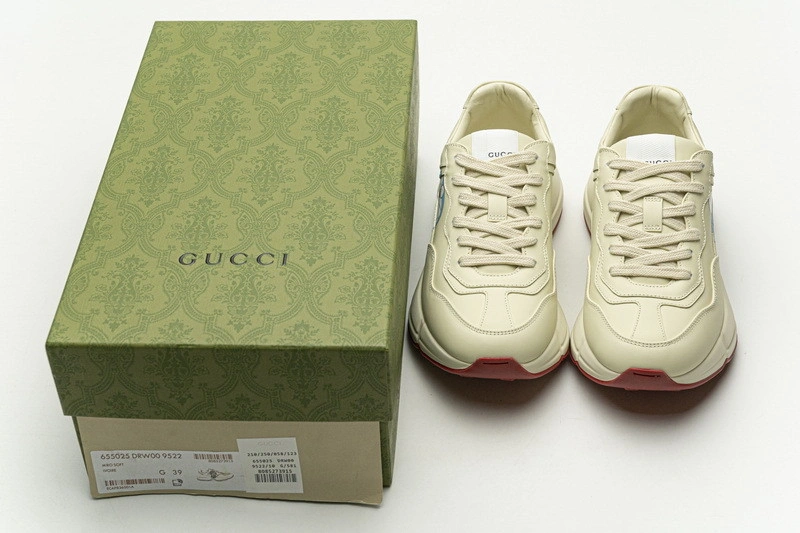 GUCCI  SNEAKER