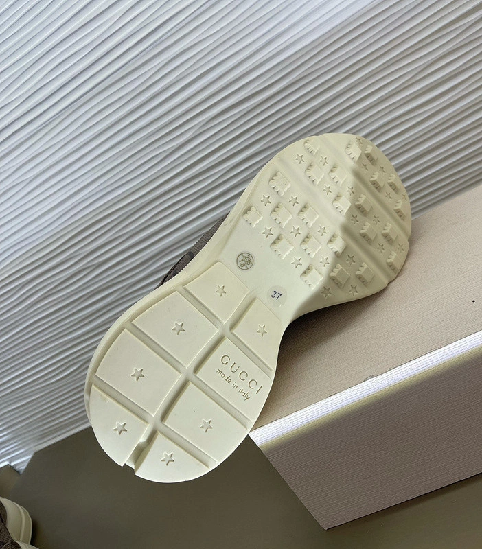 GUCCI  SNEAKER