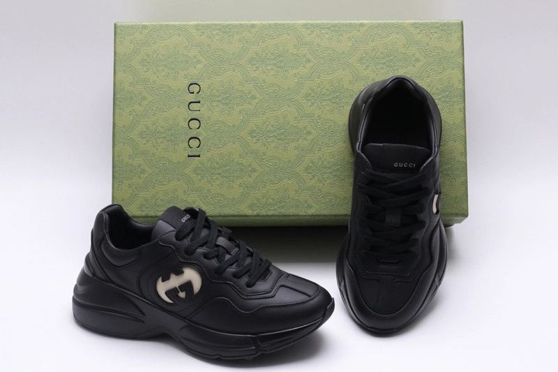 GUCCI  SNEAKER
