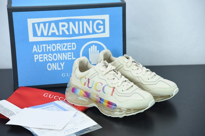 GUCCI  SNEAKER
